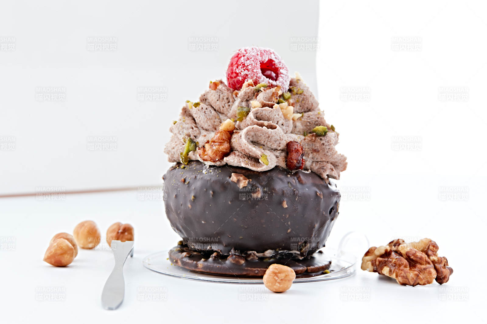 制作精美的法式小甜品蛋糕图片