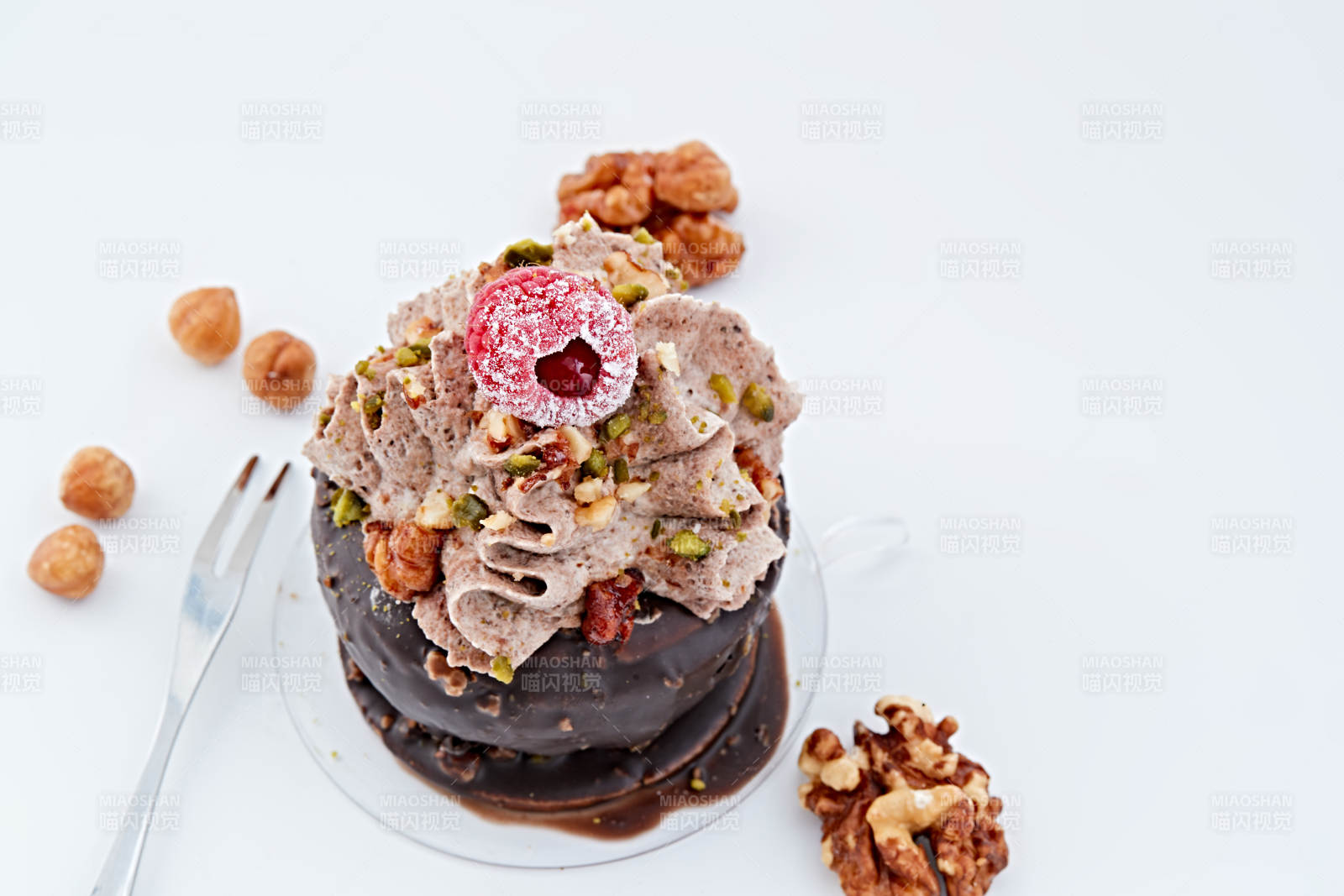 制作精美的法式小甜品蛋糕图片