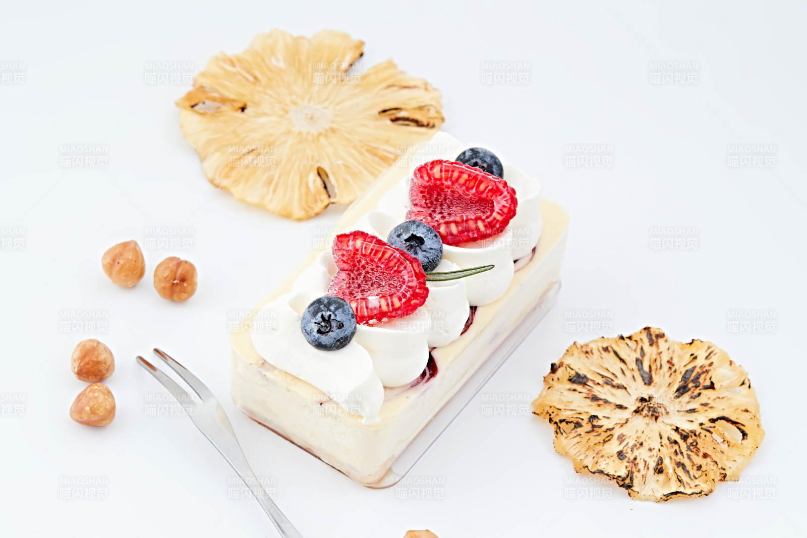 制作精美的法式小甜品蛋糕图片