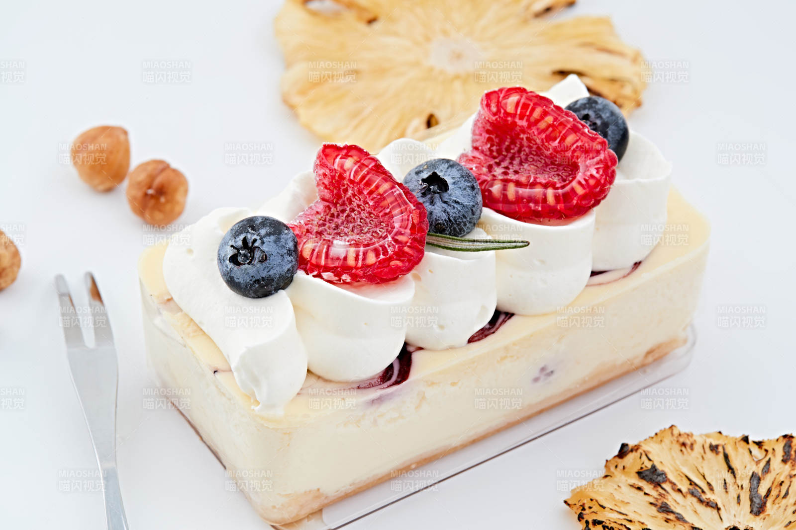 制作精美的法式小甜品蛋糕图片