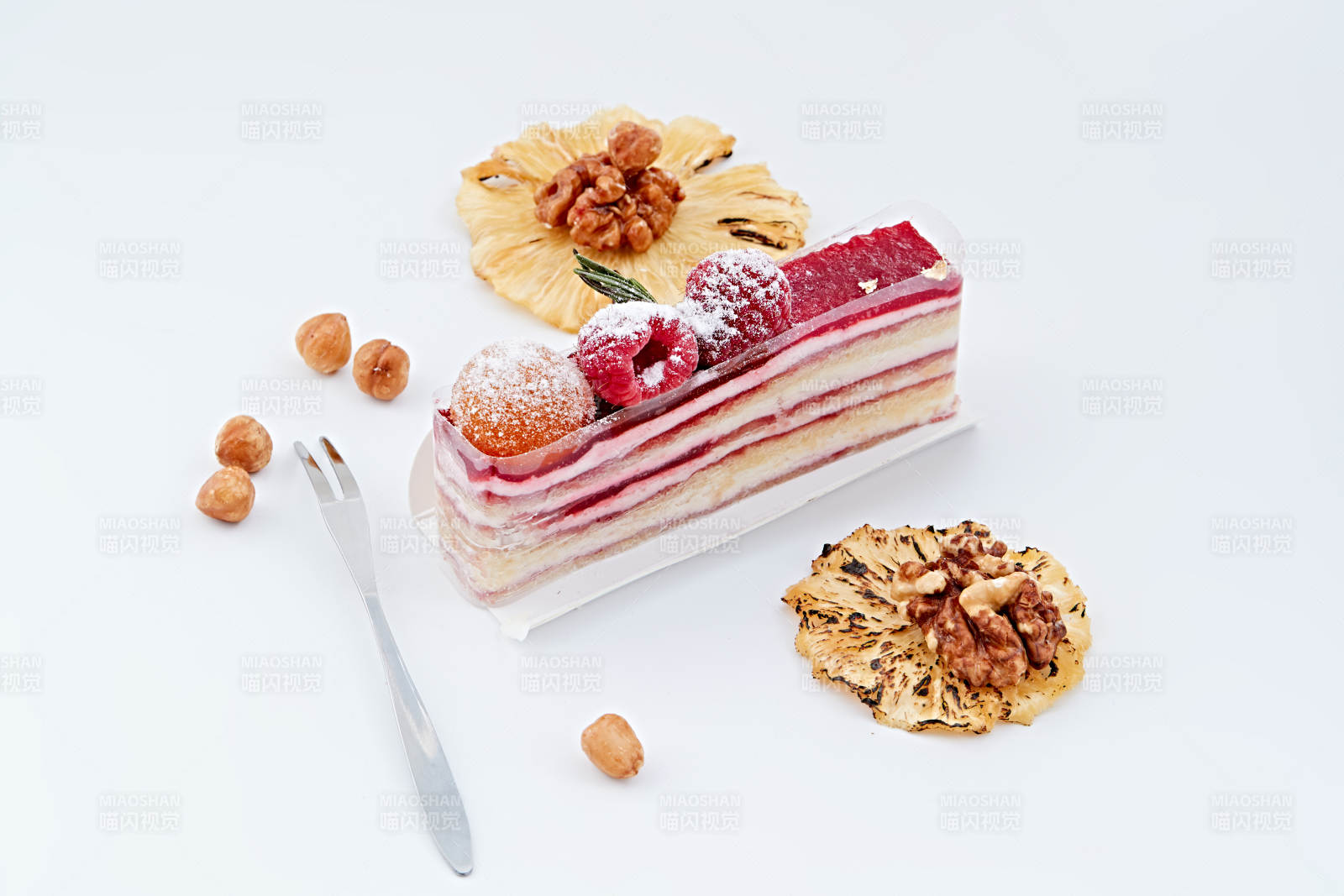 制作精美的法式小甜品蛋糕图片