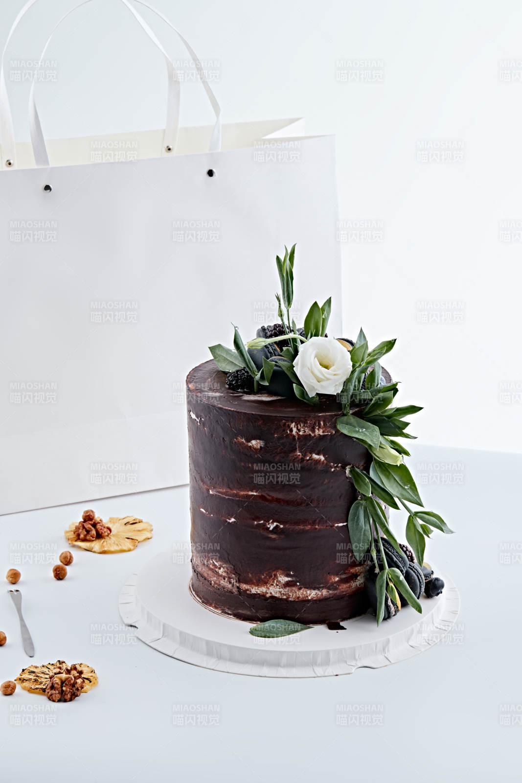 馬卡龍濃香巧克力布朗尼鮮奶多層婚禮蛋糕