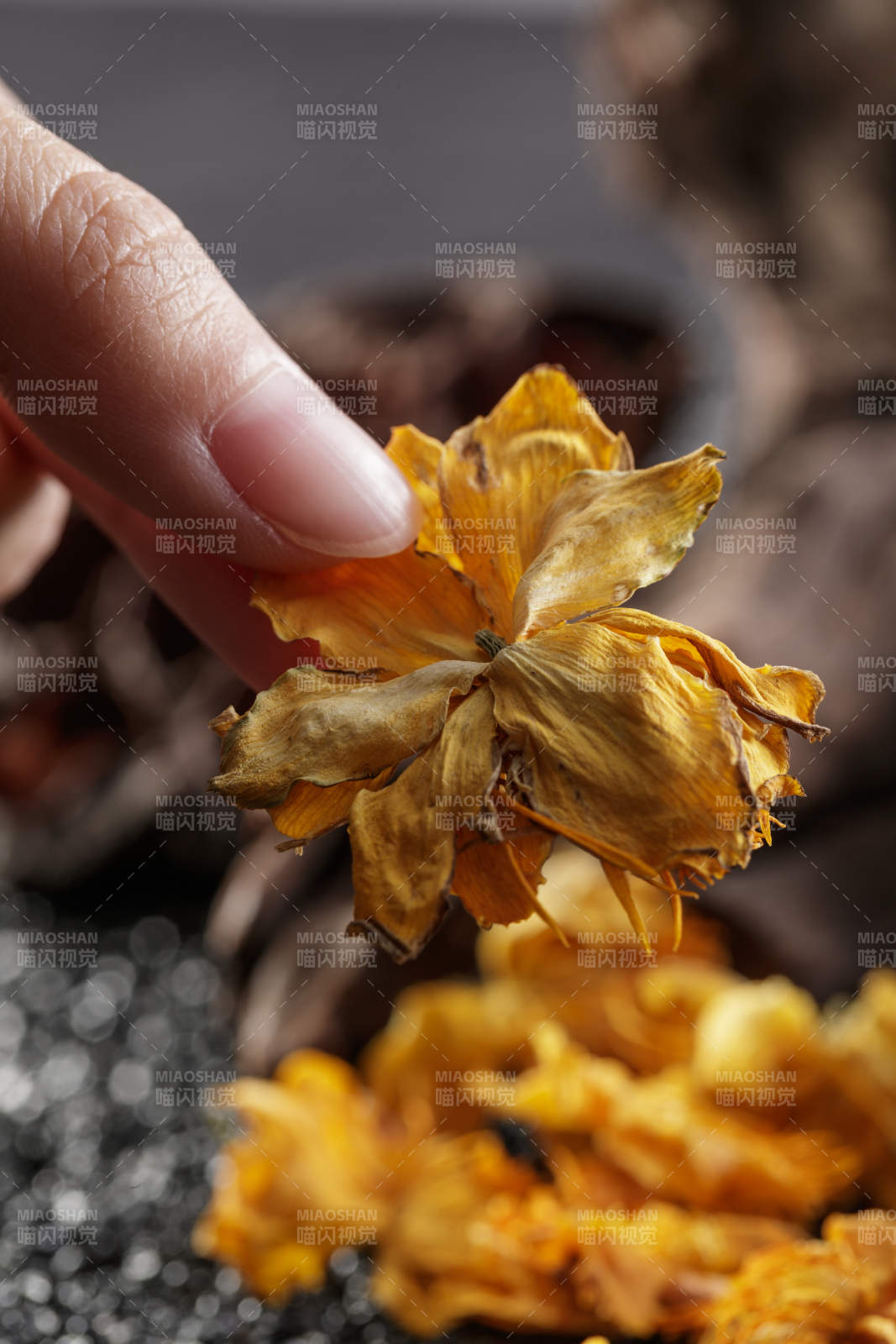 香气芬芳的沽源特产金莲花茶