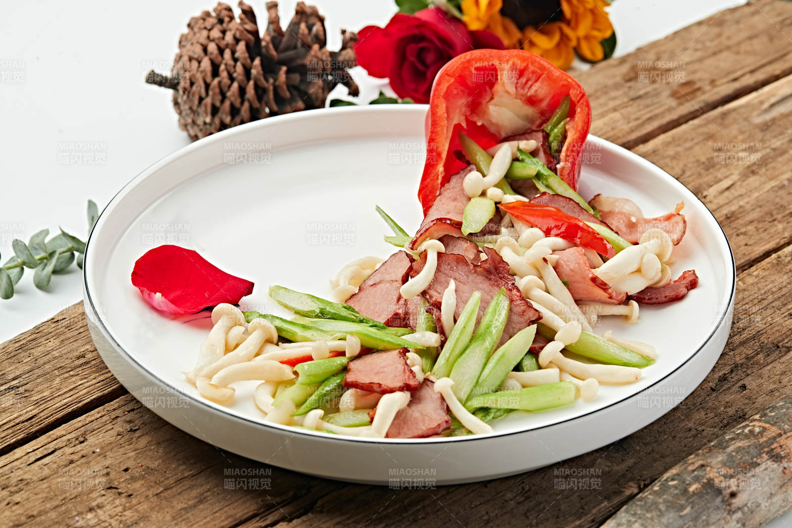 白玉菇芦笋炒鸭胸