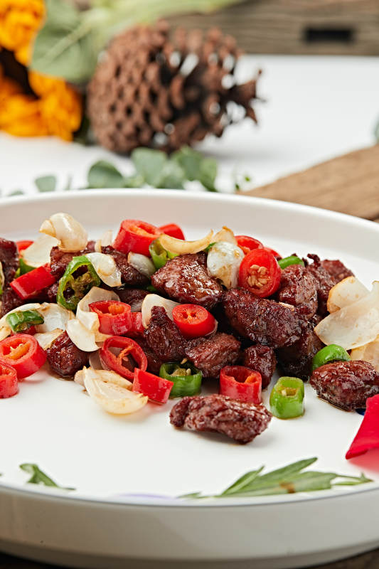 融合菜辣味百合小炒黑胡椒牛仔粒