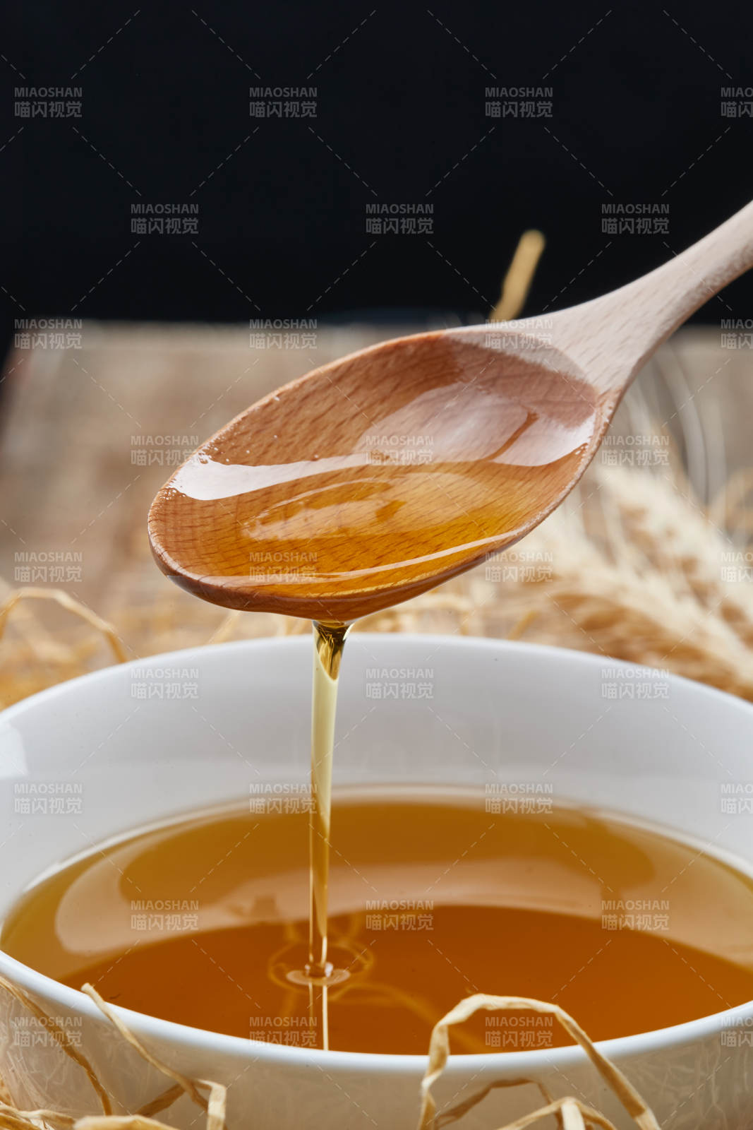 芳香四溢营养健康的胡麻亚麻籽食用油特写