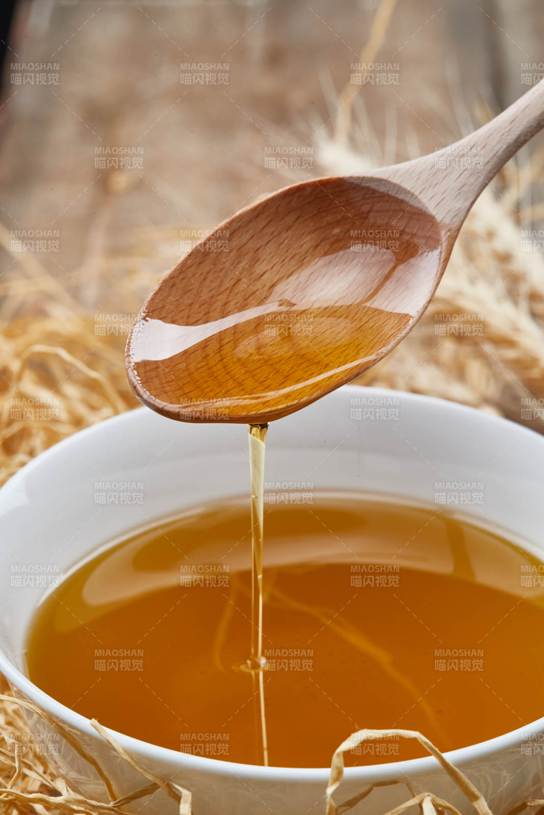 芳香四溢营养健康的胡麻亚麻籽食用油特写