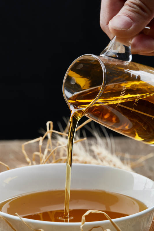 芳香四溢营养健康的胡麻亚麻籽食用油特写