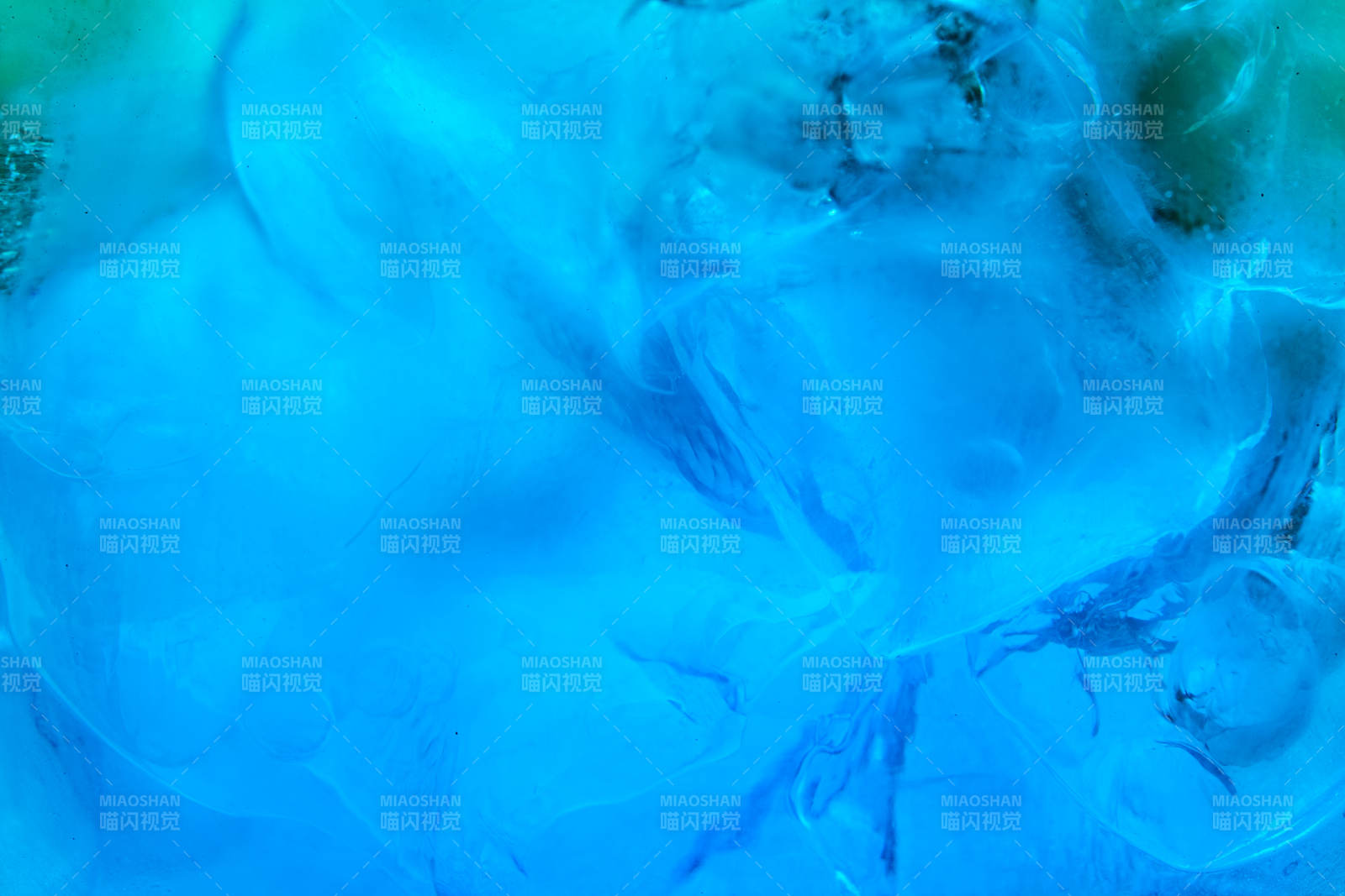 酒杯中的调制鸡尾酒局部特写抽象表达