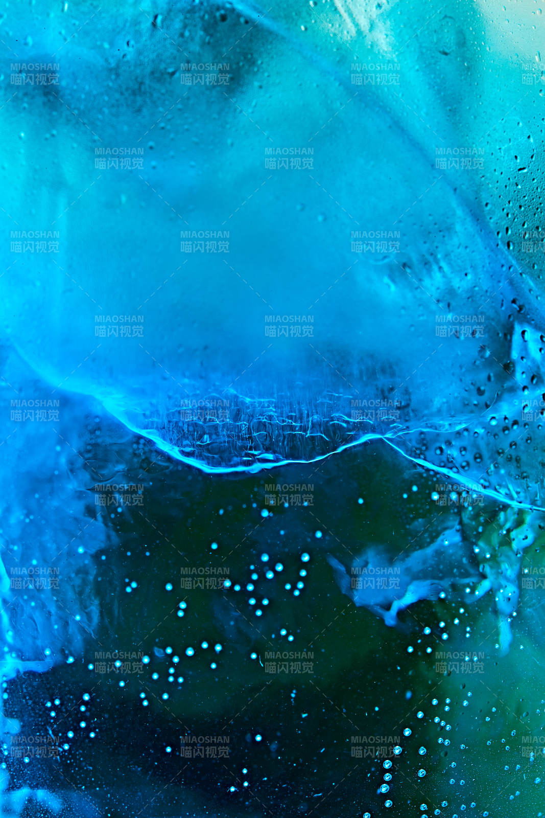 酒杯中的调制鸡尾酒局部特写抽象表达