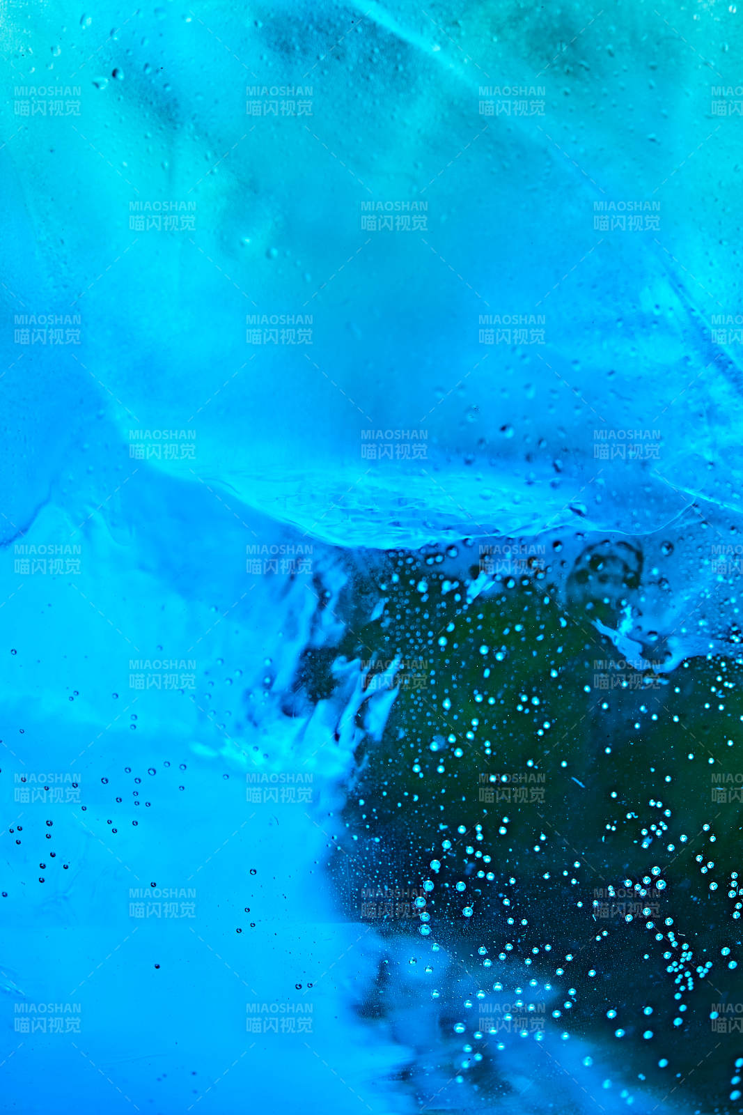 酒杯中的调制鸡尾酒局部特写抽象表达