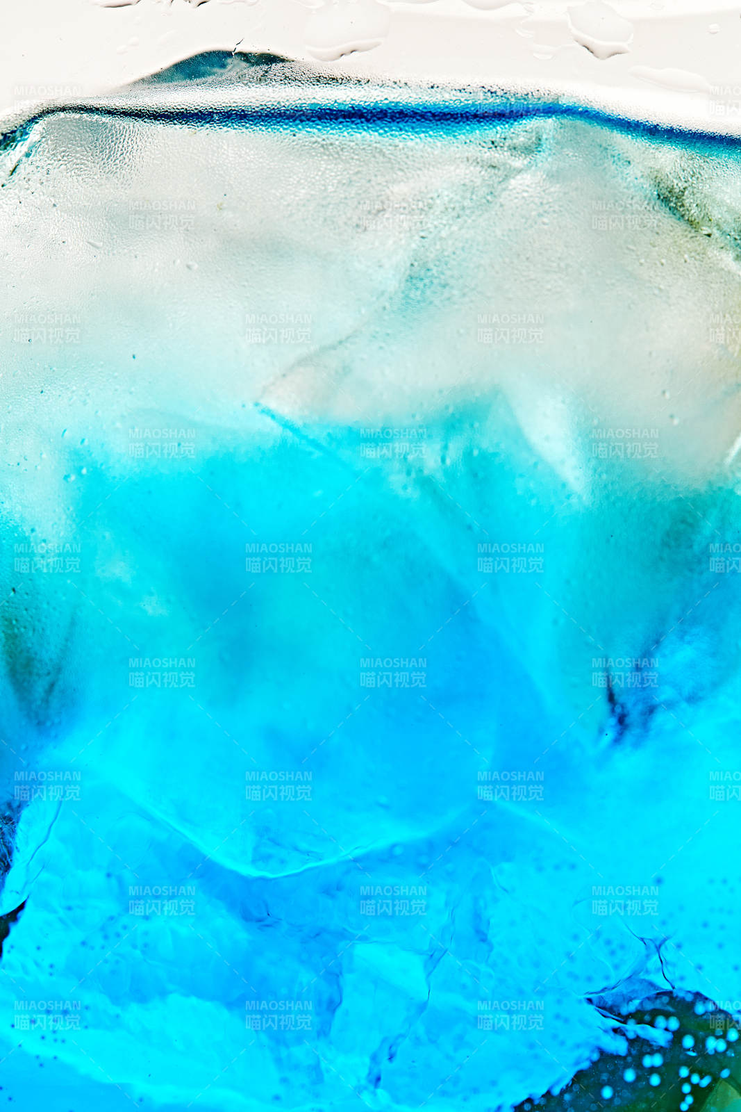 酒杯中的调制鸡尾酒局部特写抽象表达