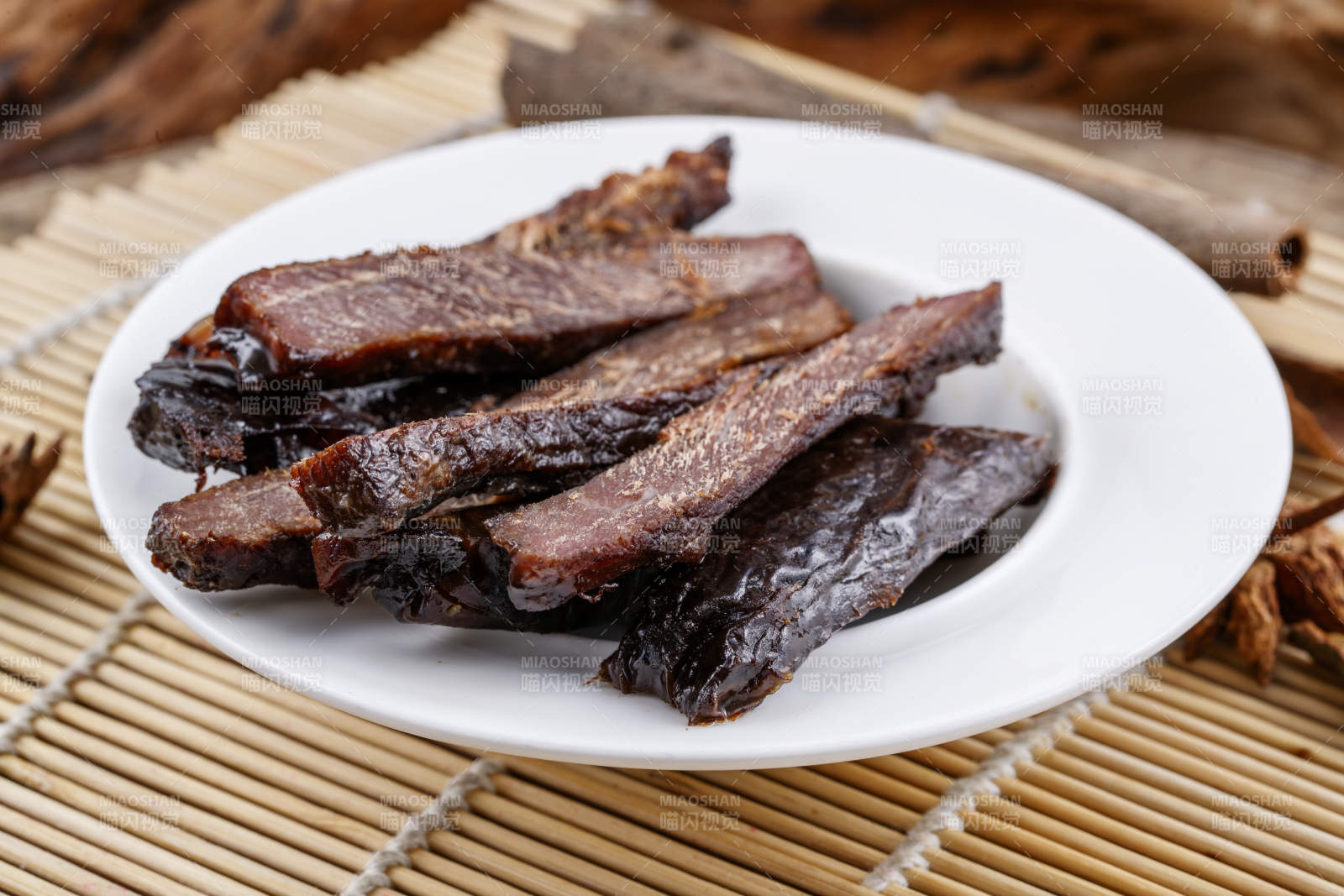 肉香四溢的的内蒙古特产牛肉干-摄影图