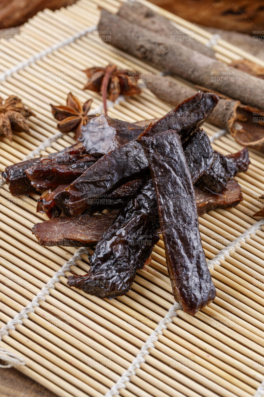 肉香四溢的的内蒙古特产牛肉干-摄影图