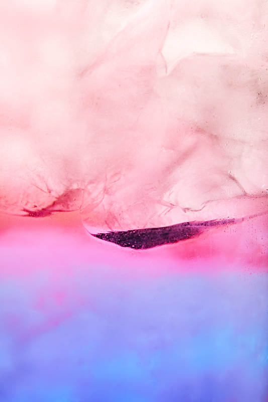 酒杯中的调制鸡尾酒局部特写抽象表达