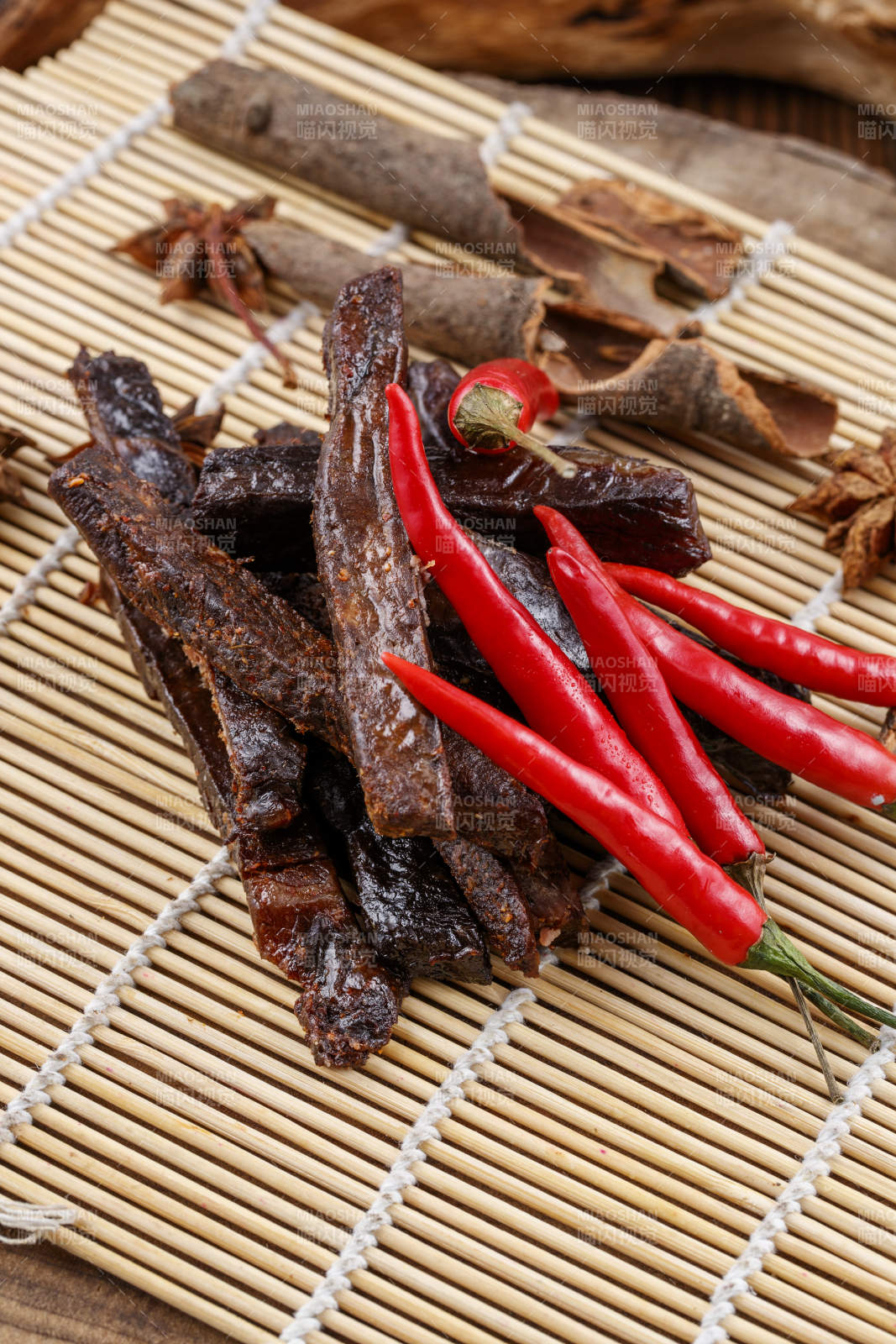 肉香四溢的的内蒙古特产牛肉干-摄影图