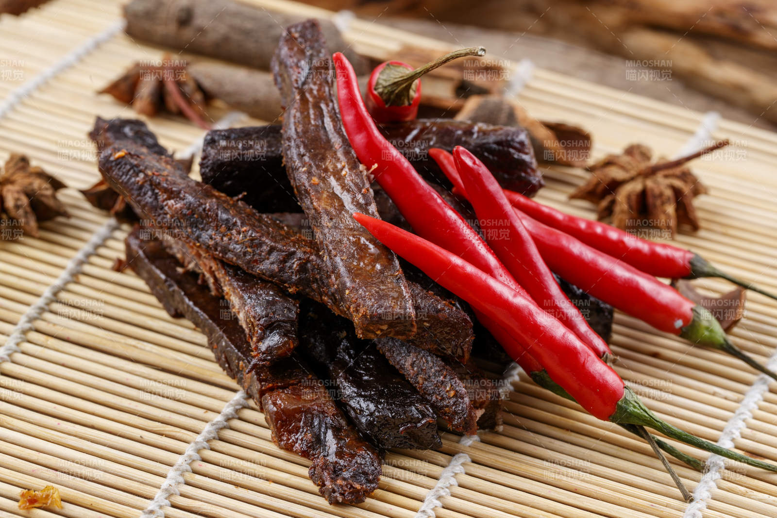 肉香四溢的的内蒙古特产牛肉干-摄影图