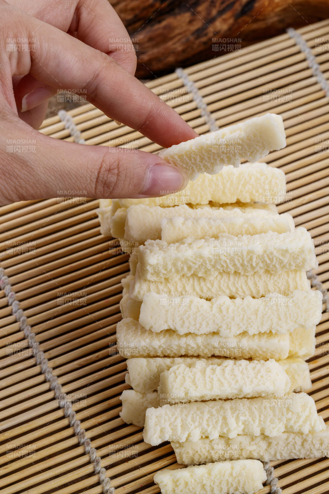 濃香甜美滋味濃郁的蒙族牛奶制品特寫