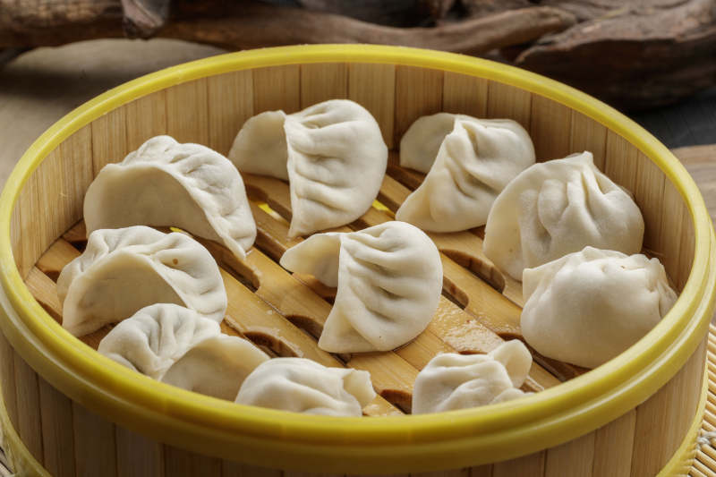 竹笼屉装的手工生蒸饺