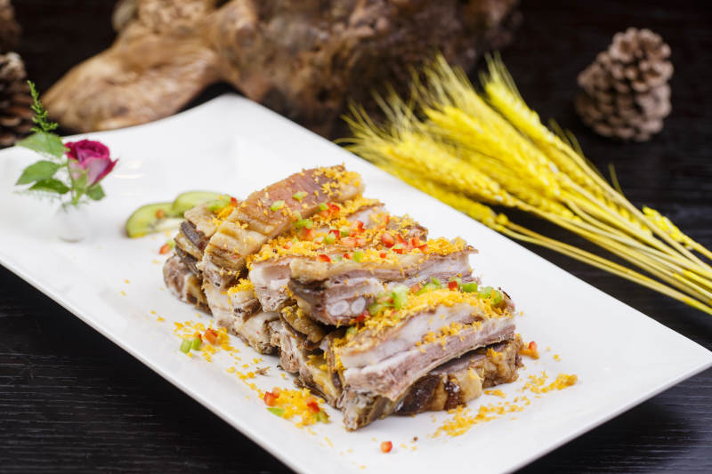 避风塘蒜香羊排-摄影图