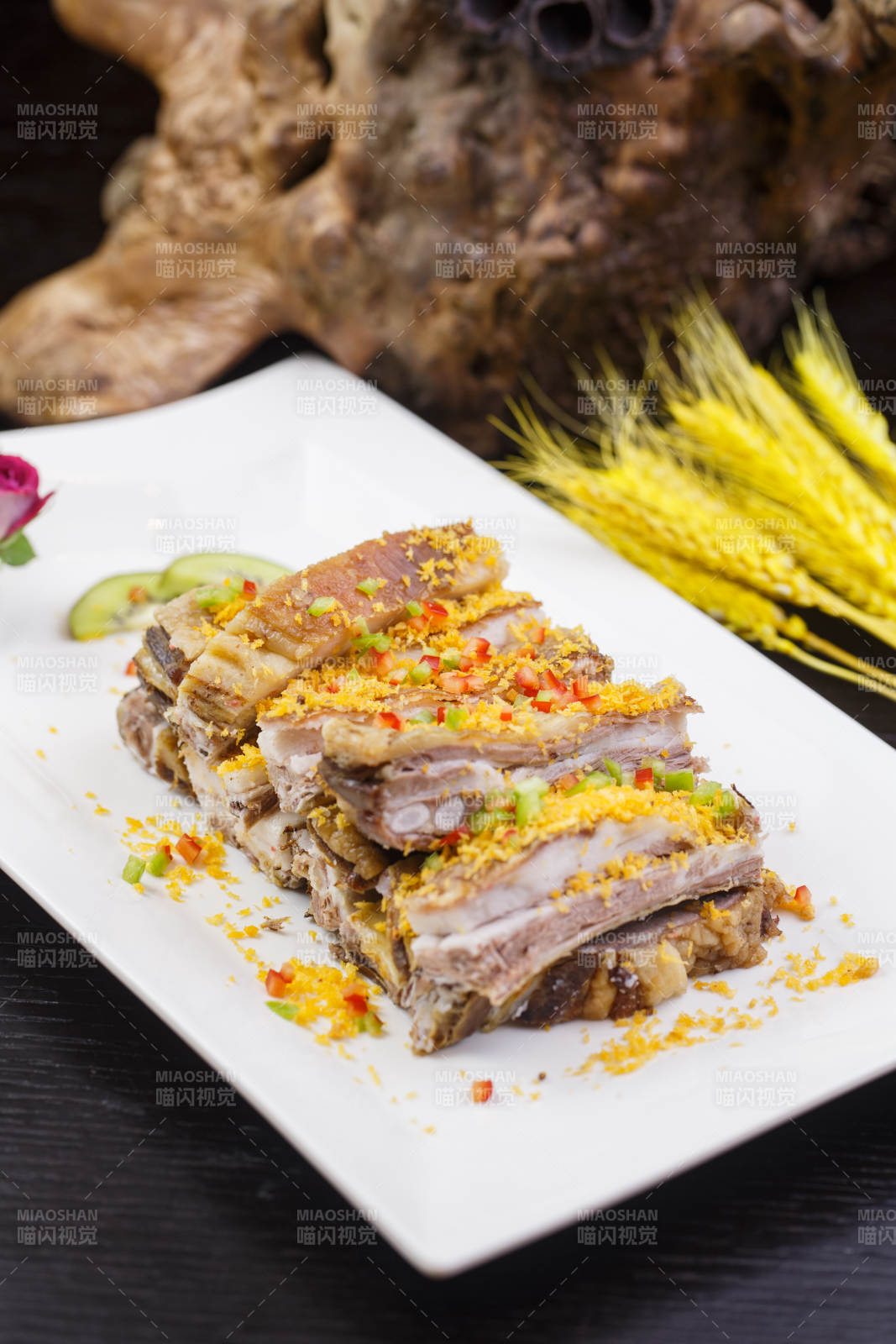 避风塘蒜香羊排-摄影图