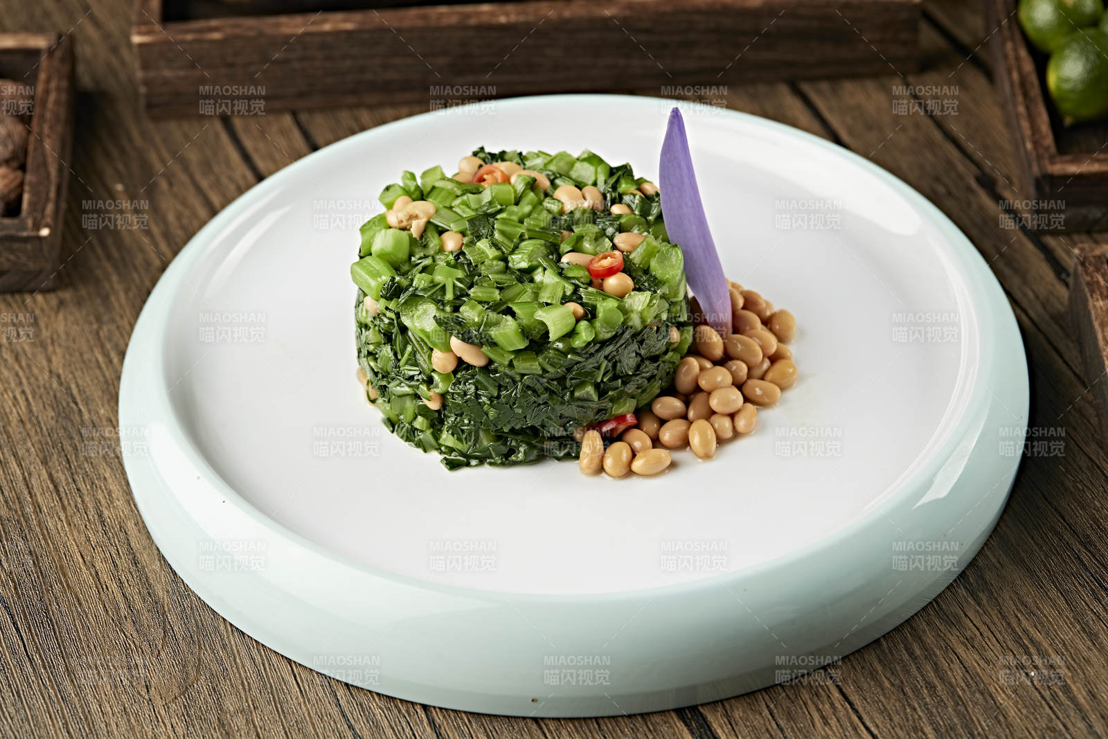 腌黄都配芥蓝碎-摄影图