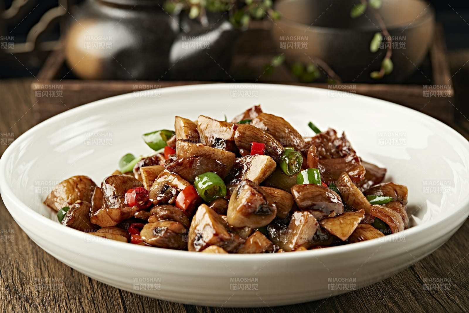 香辣酱烧口蘑腊肉