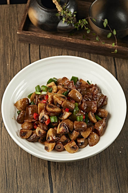 香辣酱烧口蘑腊肉