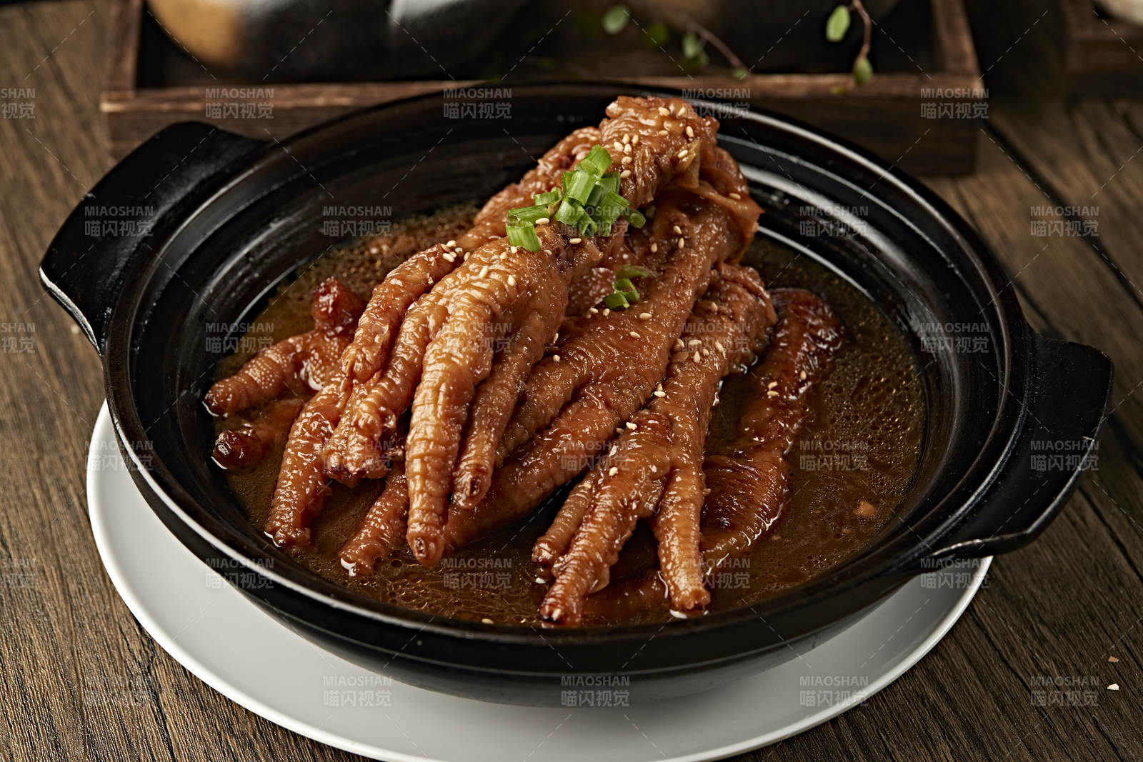 烧锅浓汤炖虎皮鸡爪