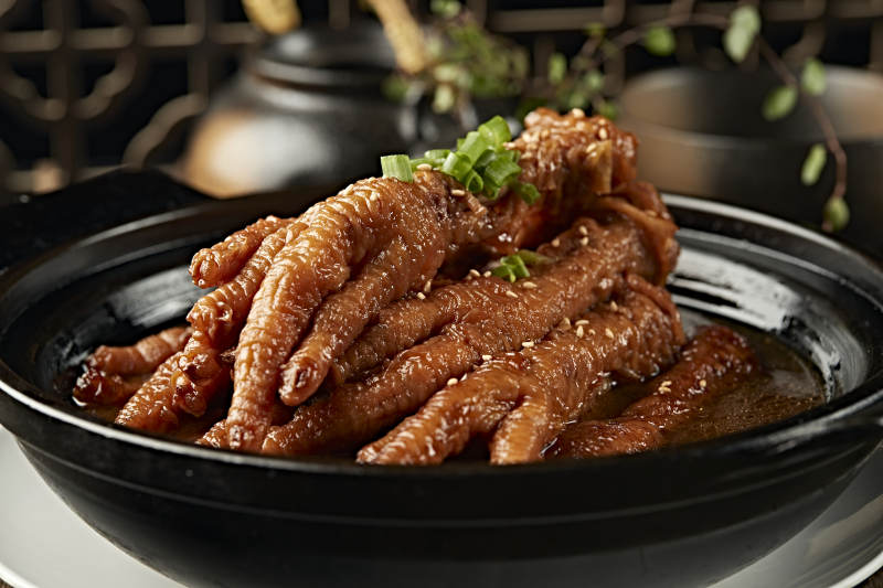 烧锅浓汤炖虎皮鸡爪