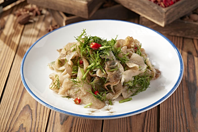 精美小凉菜茴香碎凉拌猪耳菌