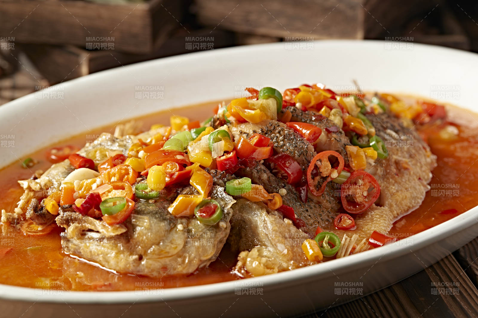 酸汤香辣剁椒炖鲈鱼图片