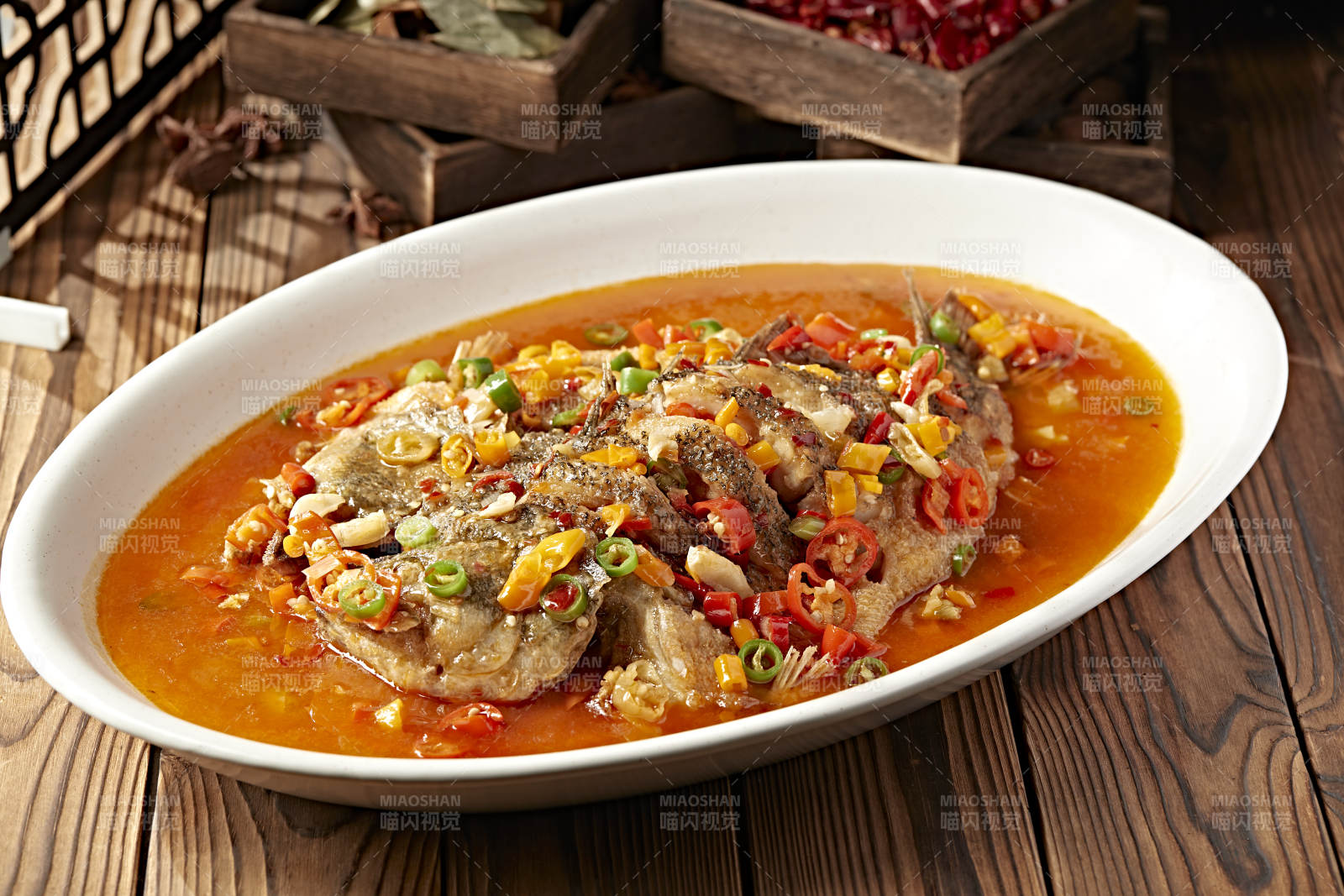 酸汤香辣剁椒炖鲈鱼图片