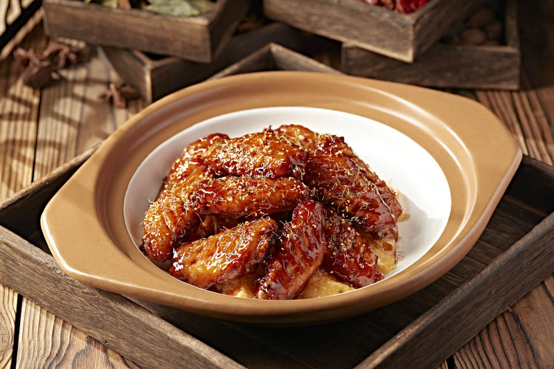 砂锅桂花蜂蜜焗鸡翅