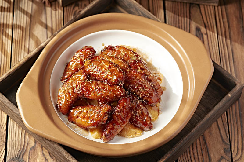 砂锅桂花蜂蜜焗鸡翅