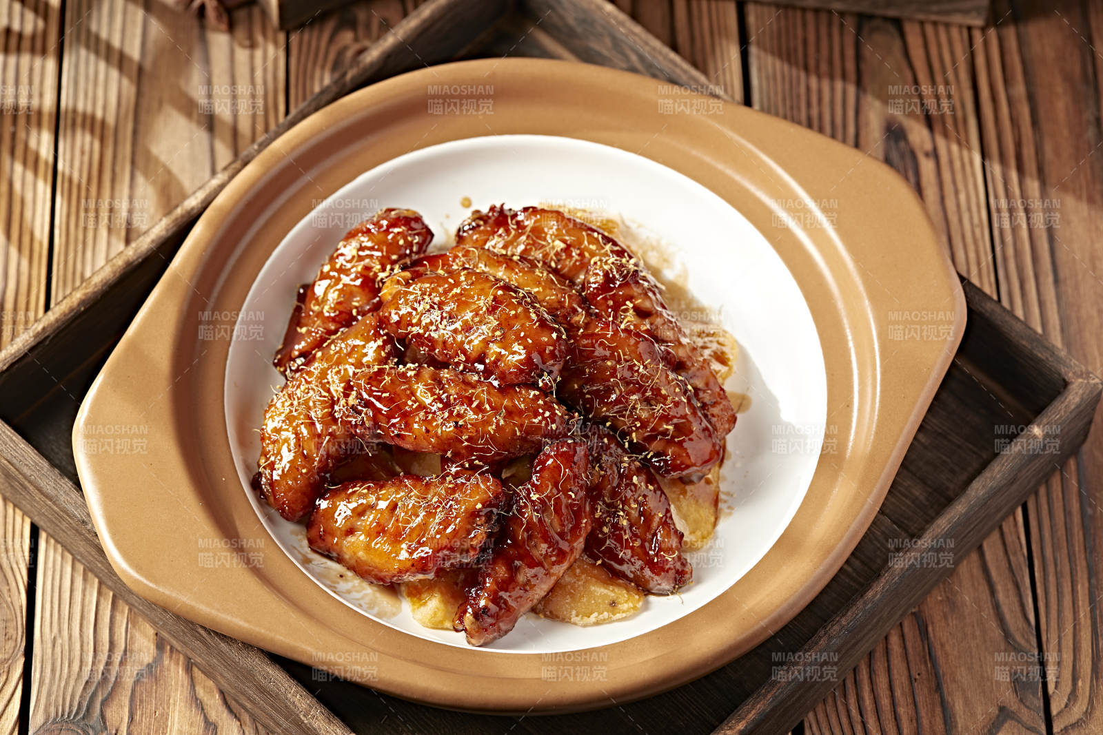 砂锅桂花蜂蜜焗鸡翅