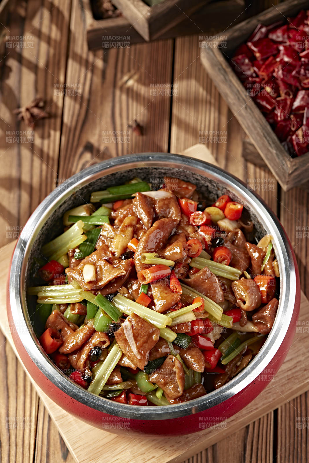 豆豉米椒西芹烧肥肠图片