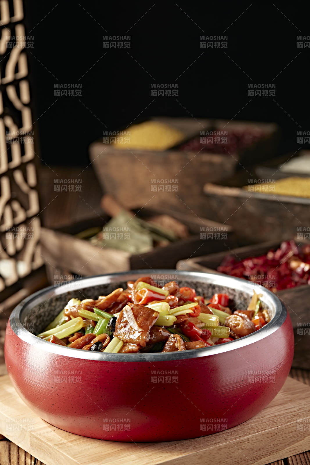 豆豉米椒西芹烧肥肠图片