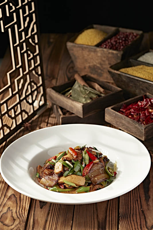 蒜苗米椒香干烧炒腊肉