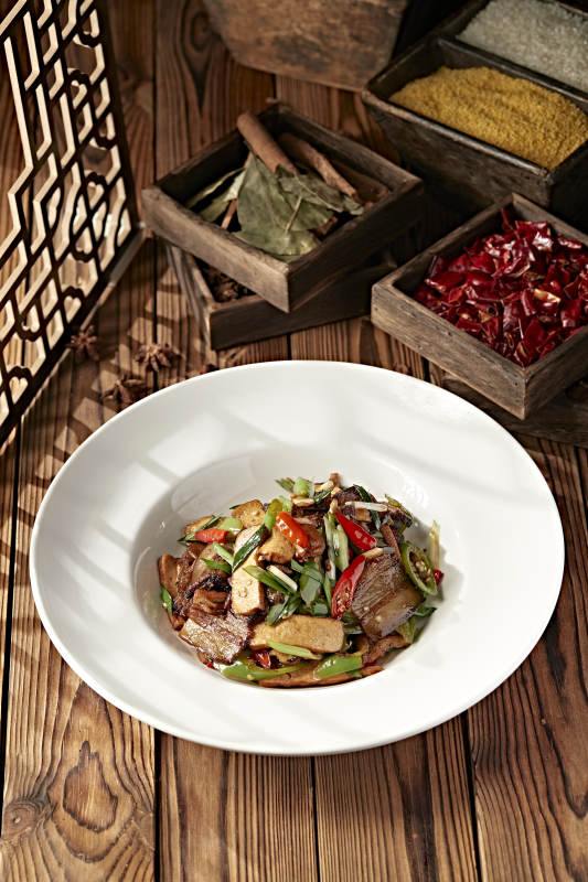 蒜苗米椒香干烧炒腊肉