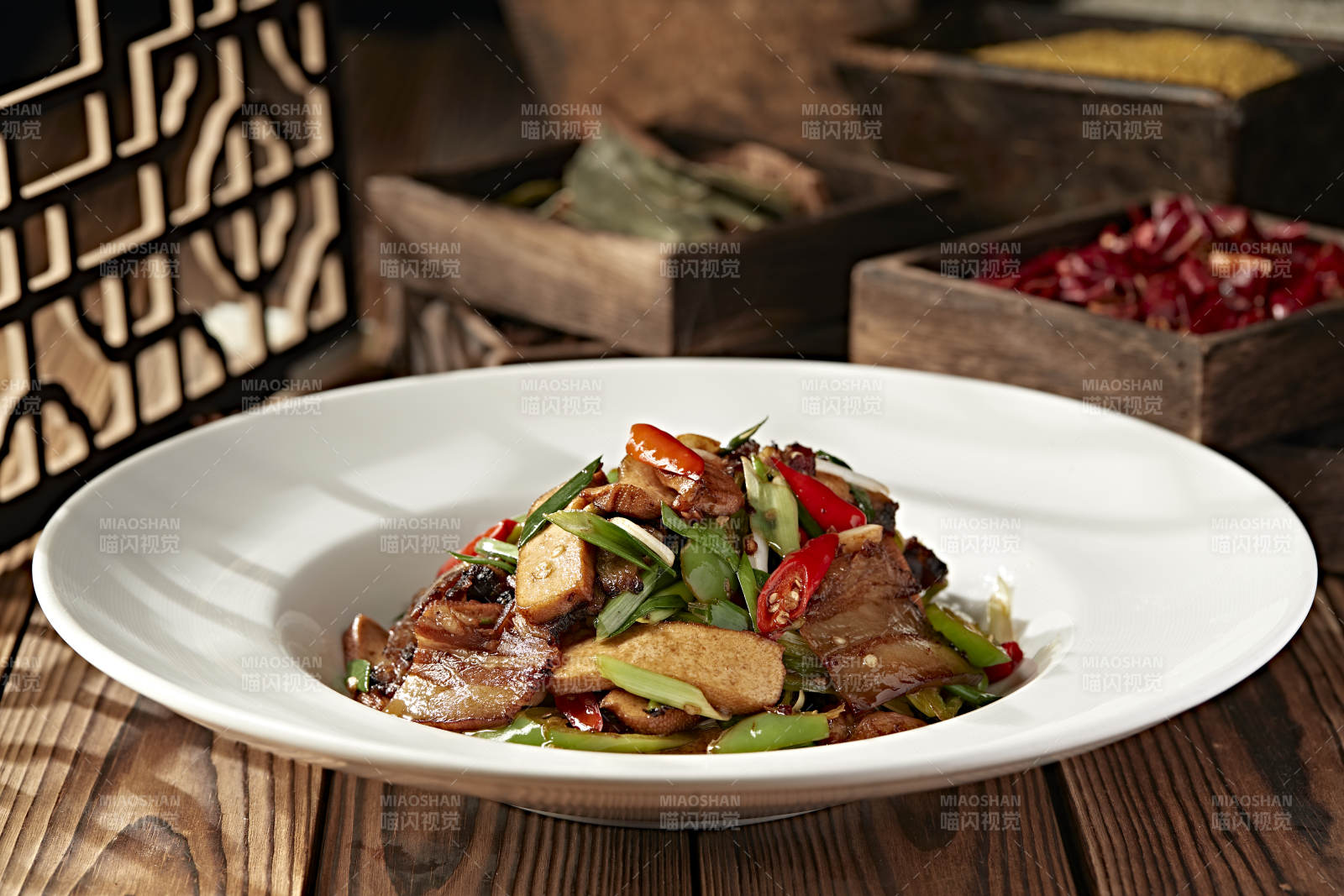 蒜苗米椒香干烧炒腊肉