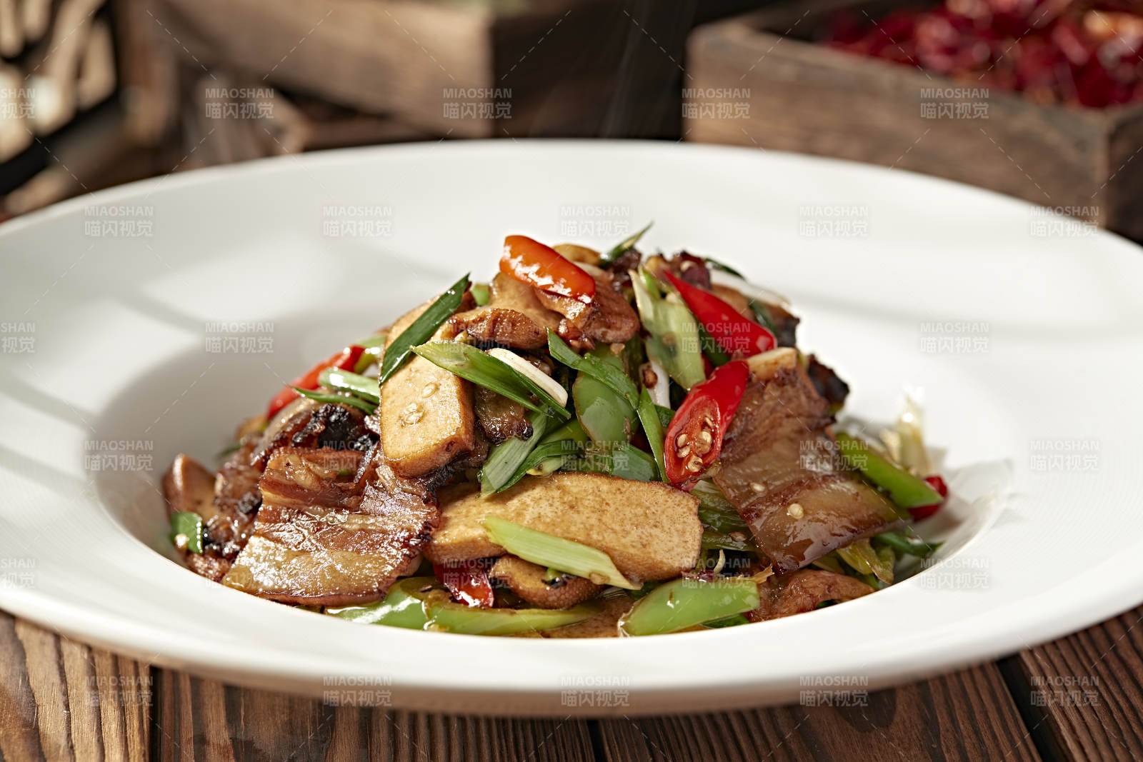 蒜苗米椒香干烧炒腊肉