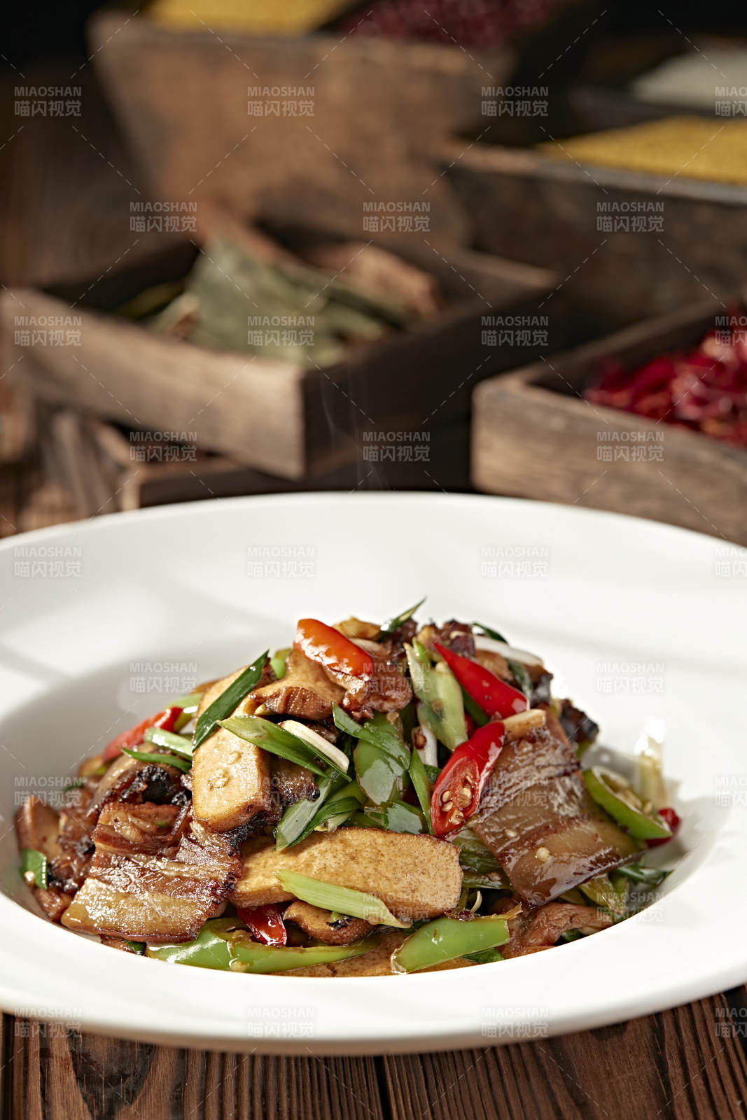 蒜苗米椒香干烧炒腊肉