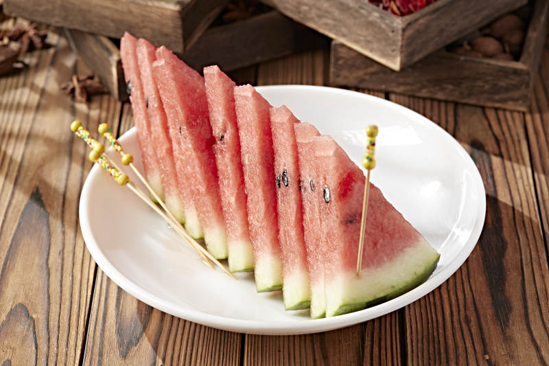 一盘切好的美味麒麟西瓜