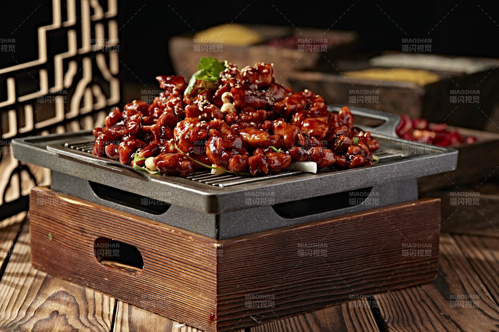 铁板炙子酱香鸡丁