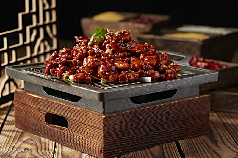 铁板炙子酱香鸡丁