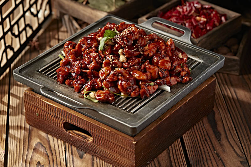 铁板炙子酱香鸡丁