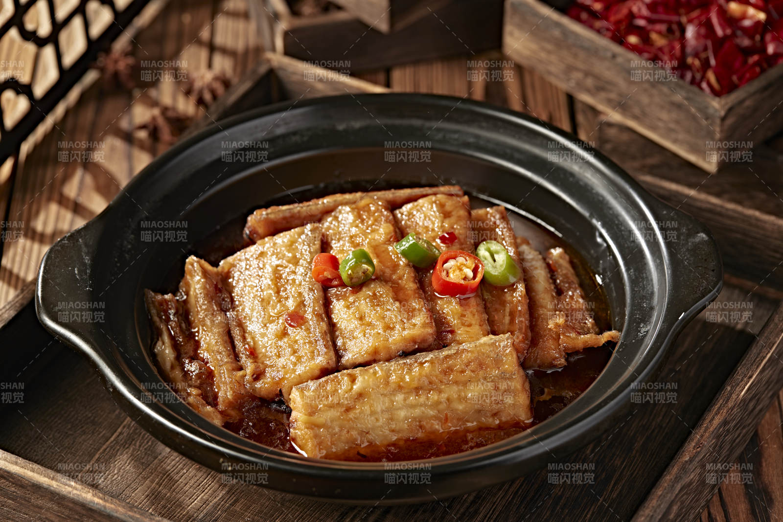 砂锅红油香辣炖酥骨带鱼