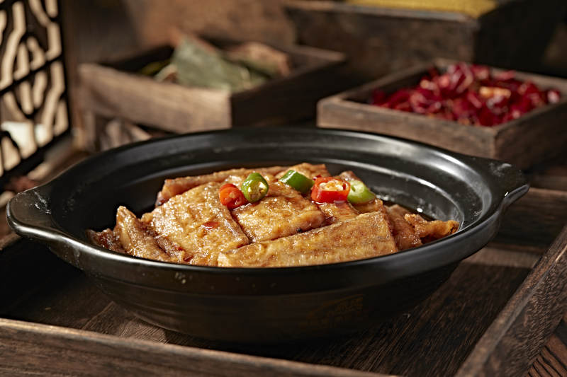 砂锅红油香辣炖酥骨带鱼