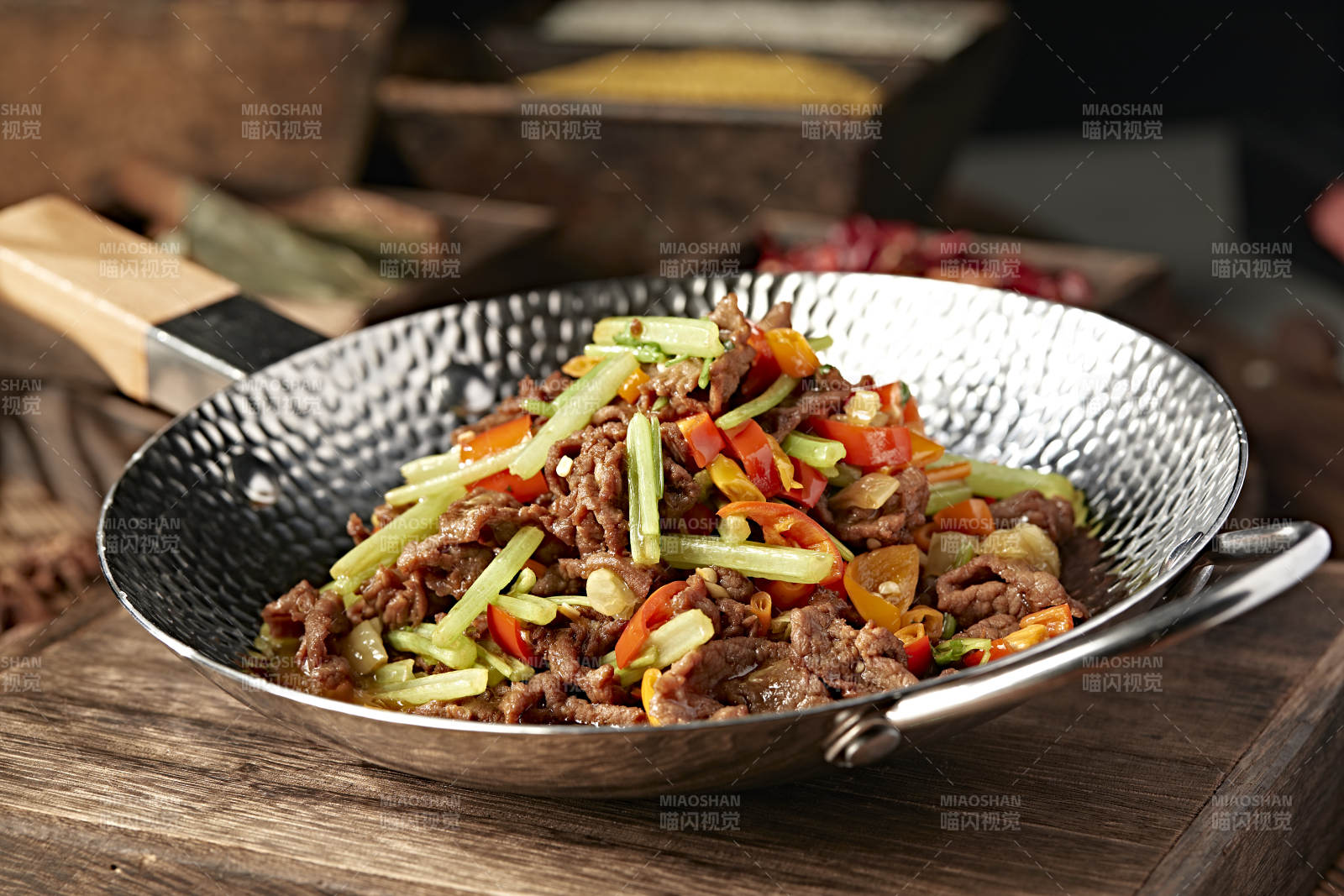 西芹剁椒小炒黃牛肉